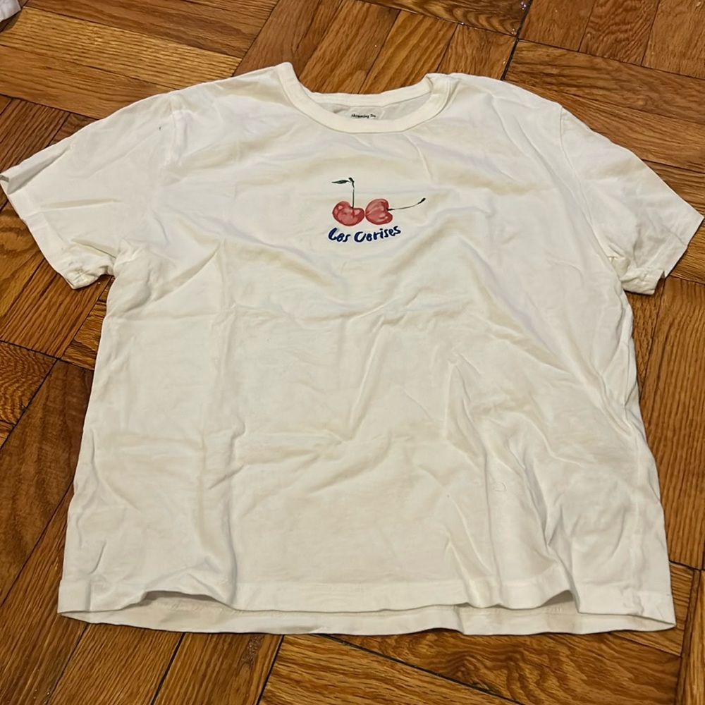 Abercrombie & Fitch Cherry tee